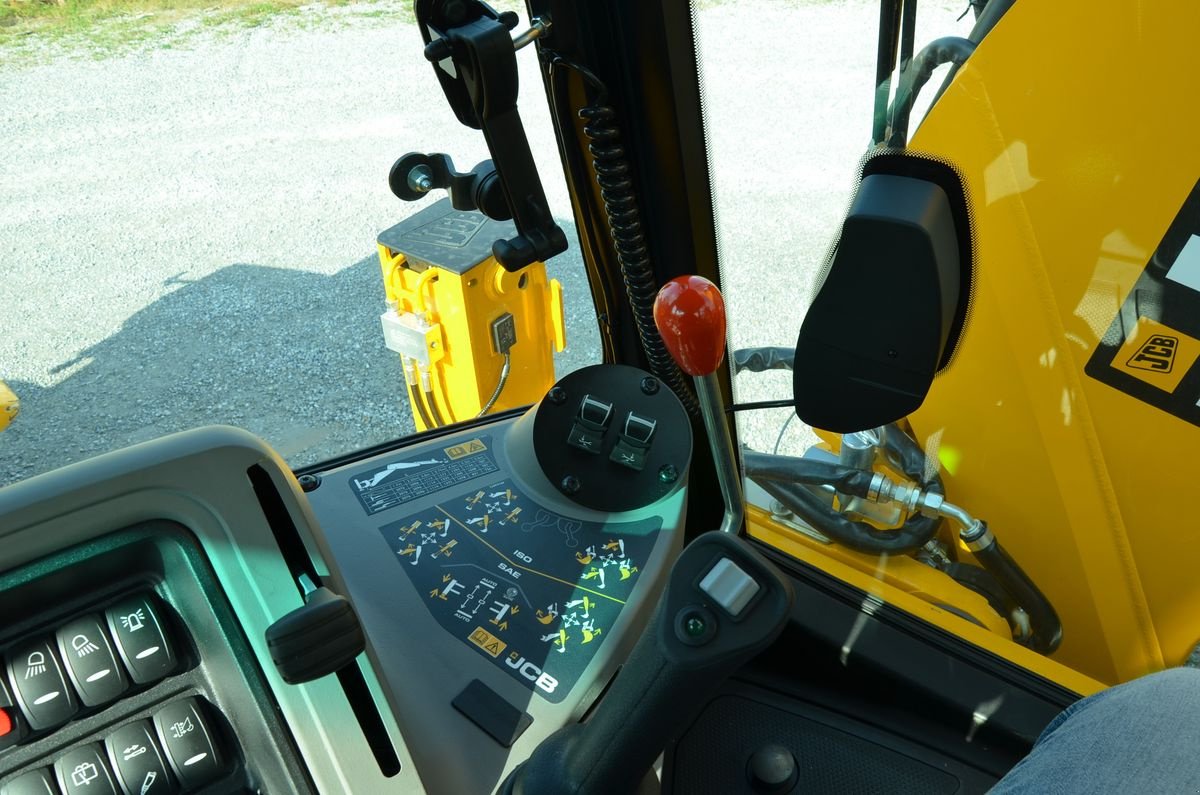 Baggerlader typu JCB 3CX PLUS, Neumaschine v Wien (Obrázek 12)