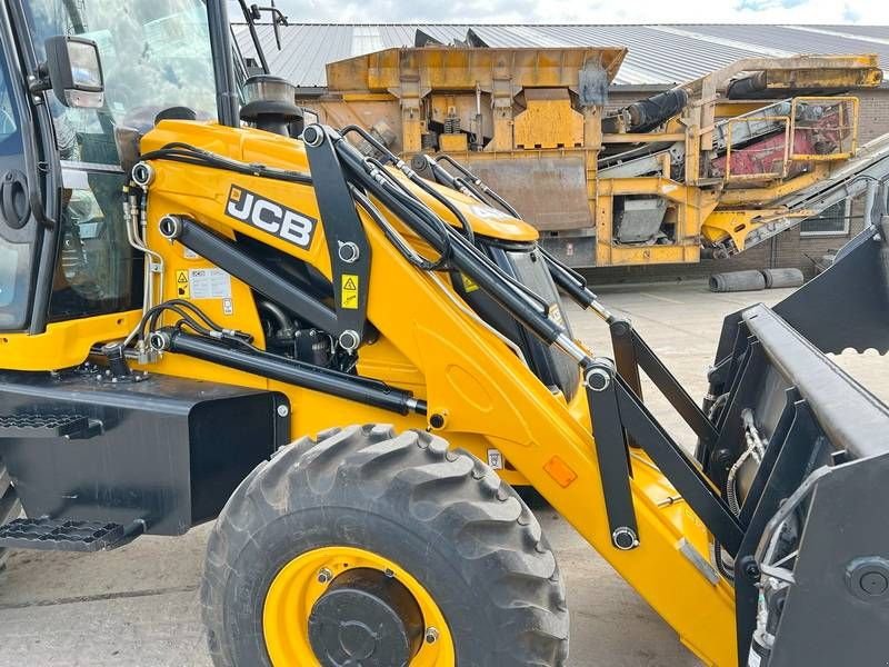 Baggerlader of the type JCB 3DX / 3CX Plus 4WD - 4/1 Bucket / Hammer Lines, Neumaschine in Veldhoven (Picture 11)