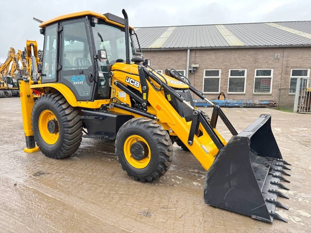 Baggerlader van het type JCB 3DX / 3CX Plus 4WD - New / Unused / Hammer Lines, Neumaschine in Veldhoven (Foto 4)