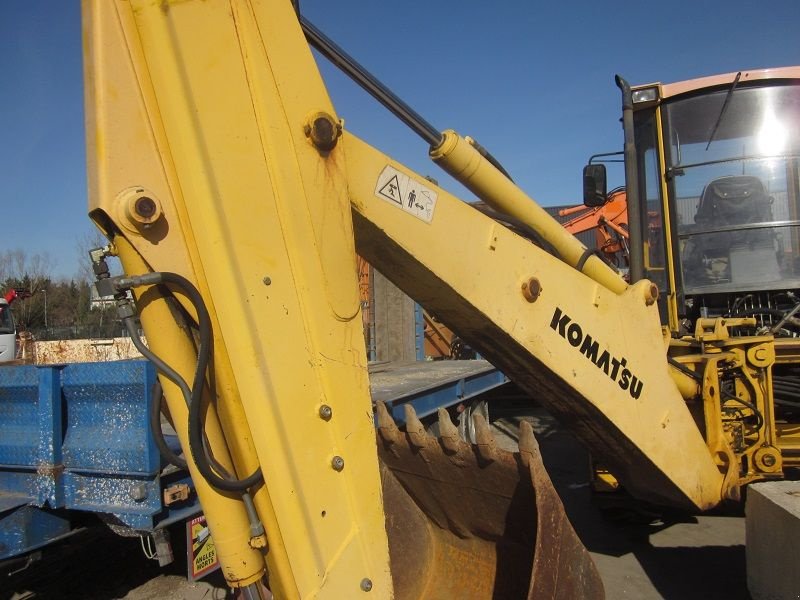 Baggerlader του τύπου Komatsu WB 98A, Gebrauchtmaschine σε BRIGNAIS (Φωτογραφία 7)