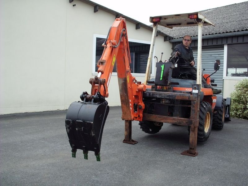 Baggerlader от тип Kubota R420B, Gebrauchtmaschine в St Cyr/Morin (Снимка 7)