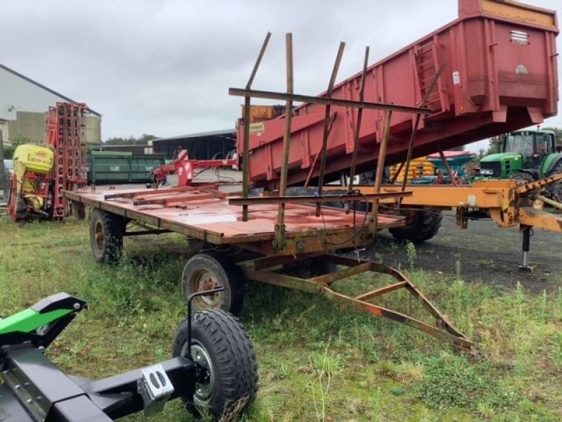 Ballensammelwagen du type Delaplace 6M, Gebrauchtmaschine en les hayons (Photo 1)