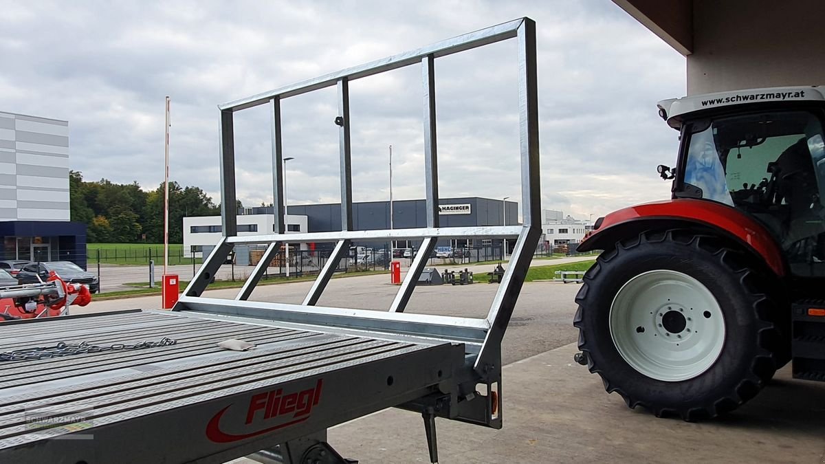 Ballensammelwagen van het type Fliegl Ballensicherungsgitter, Neumaschine in Gampern (Foto 4)