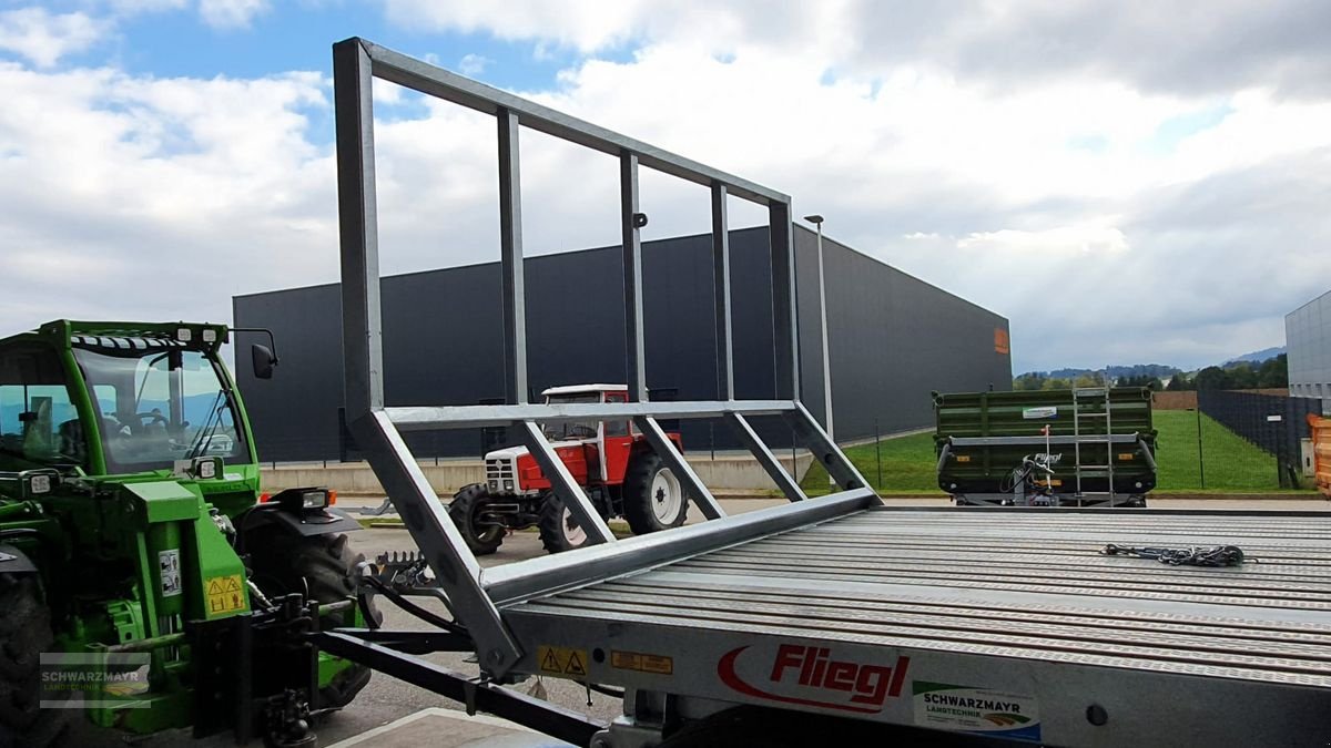 Ballensammelwagen of the type Fliegl Ballensicherungsgitter, Neumaschine in Gampern (Picture 2)