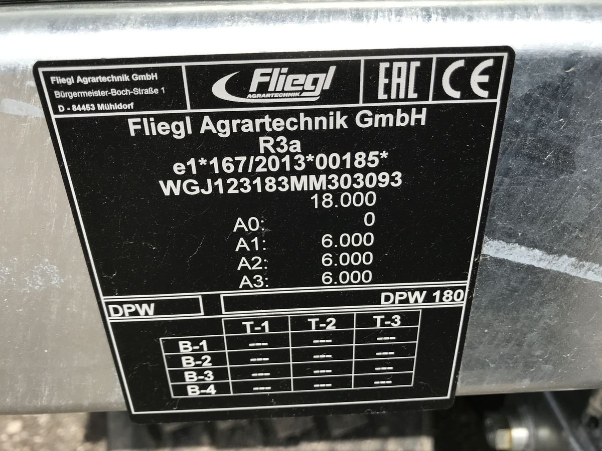 Ballensammelwagen del tipo Fliegl Dreiachs Ballentransportanhänger DPW 180 B, Neumaschine In Kirchschlag (Immagine 11)