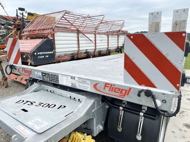 Ballensammelwagen des Typs Fliegl DTS 300 P 3-Achs Tieflade Anhänger, Gebrauchtmaschine in St. Marienkirchen (Bild 7)