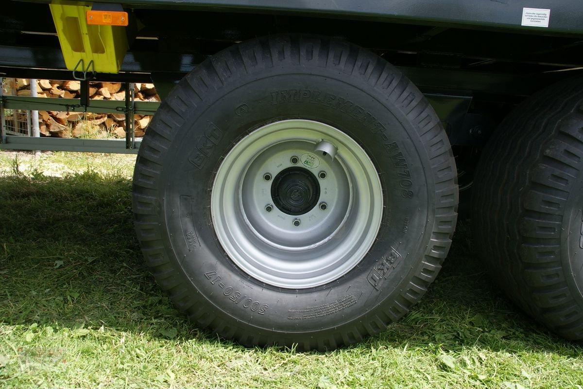 Ballensammelwagen of the type Metal-Fach Ballenwagen-15 to., Neumaschine in Eberschwang (Picture 5)