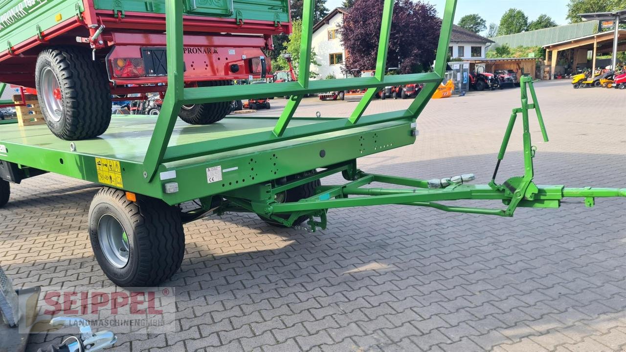 Ballensammelwagen van het type PRONAR T 022 M Auflaufbremse, Neumaschine in Groß-Umstadt (Foto 6)