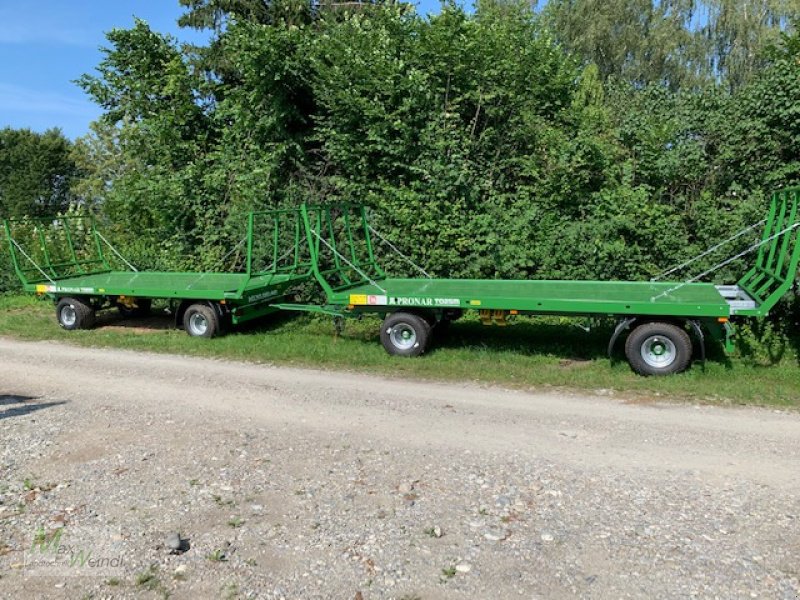 Ballensammelwagen des Typs PRONAR T 025 M, Neumaschine in Markt Schwaben (Bild 2)