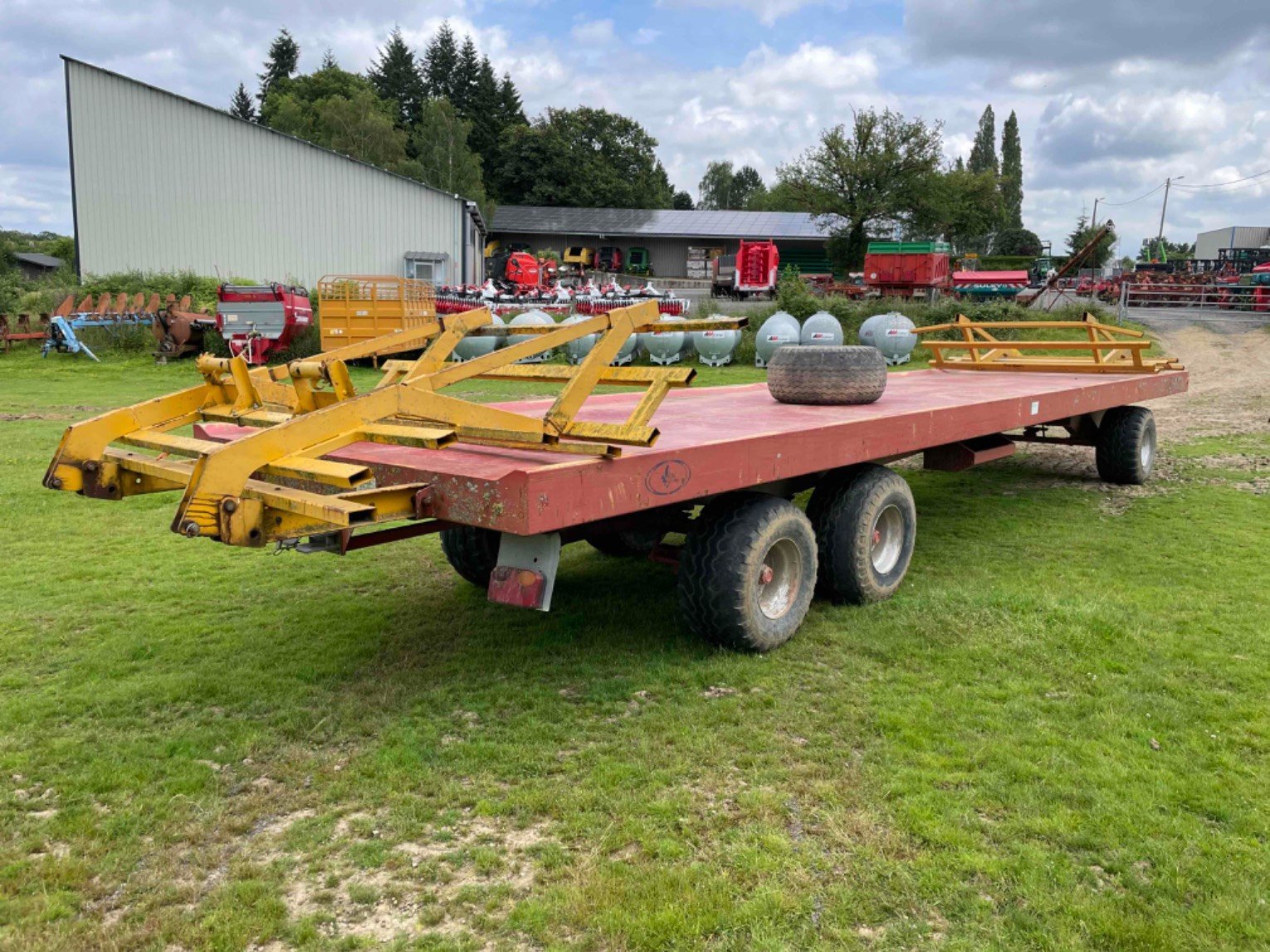 Ballensammelwagen van het type Sonstige Plateau fourrager VPP10 Satene, Gebrauchtmaschine in LA SOUTERRAINE (Foto 5)