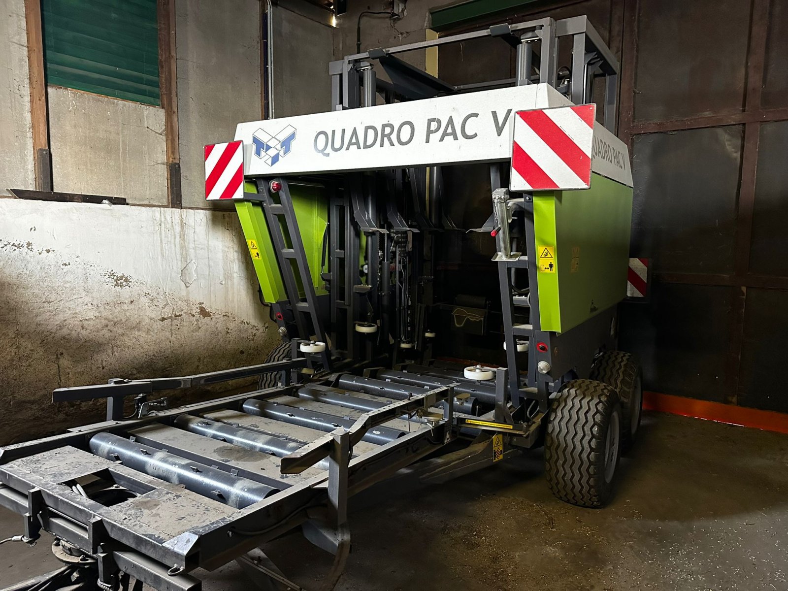 Ballensammelwagen tipa TST Quadro Pac V, Gebrauchtmaschine u Neukirchen (Slika 1)