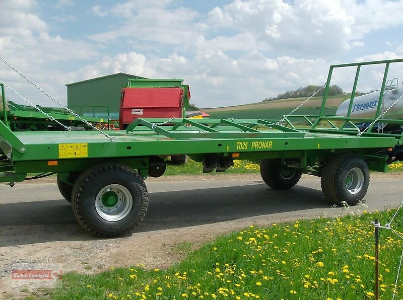 Ballentransportwagen van het type PRONAR T 025M, Neumaschine in Ostheim/Rhön (Foto 4)