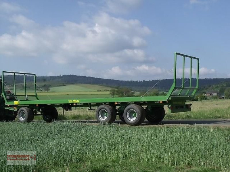 Ballentransportwagen del tipo PRONAR T 026 Ballenwagen, Neumaschine In Ostheim/Rhön (Immagine 3)