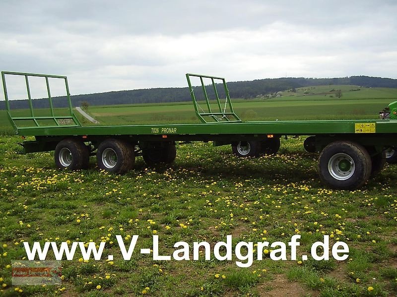 Ballentransportwagen van het type PRONAR T 026, Neumaschine in Ostheim/Rhön (Foto 1)