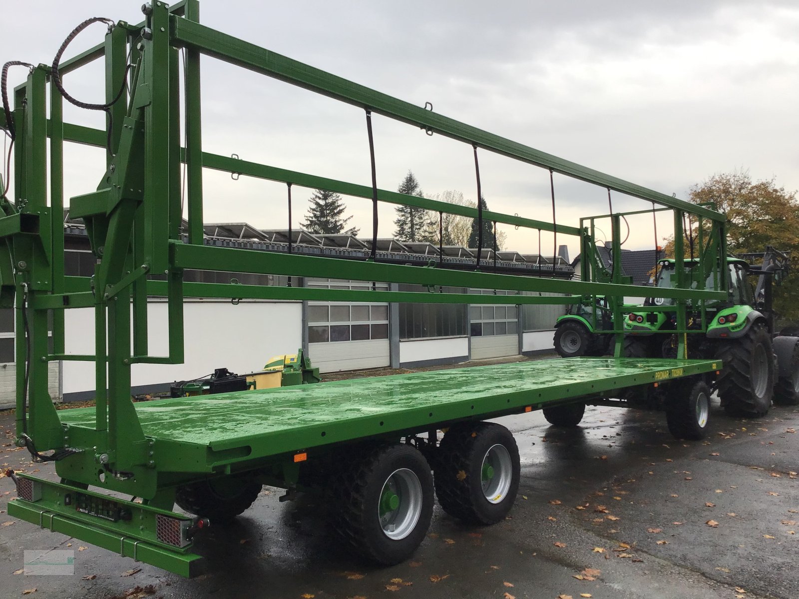 Ballentransportwagen van het type PRONAR T028KM, Neumaschine in Marsberg (Foto 1)