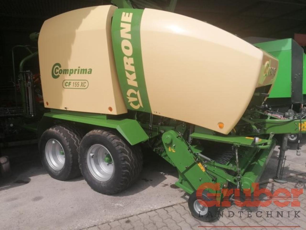 Ballenwickler du type Krone Comprima CF 155 XC, Gebrauchtmaschine en Ampfing (Photo 1)