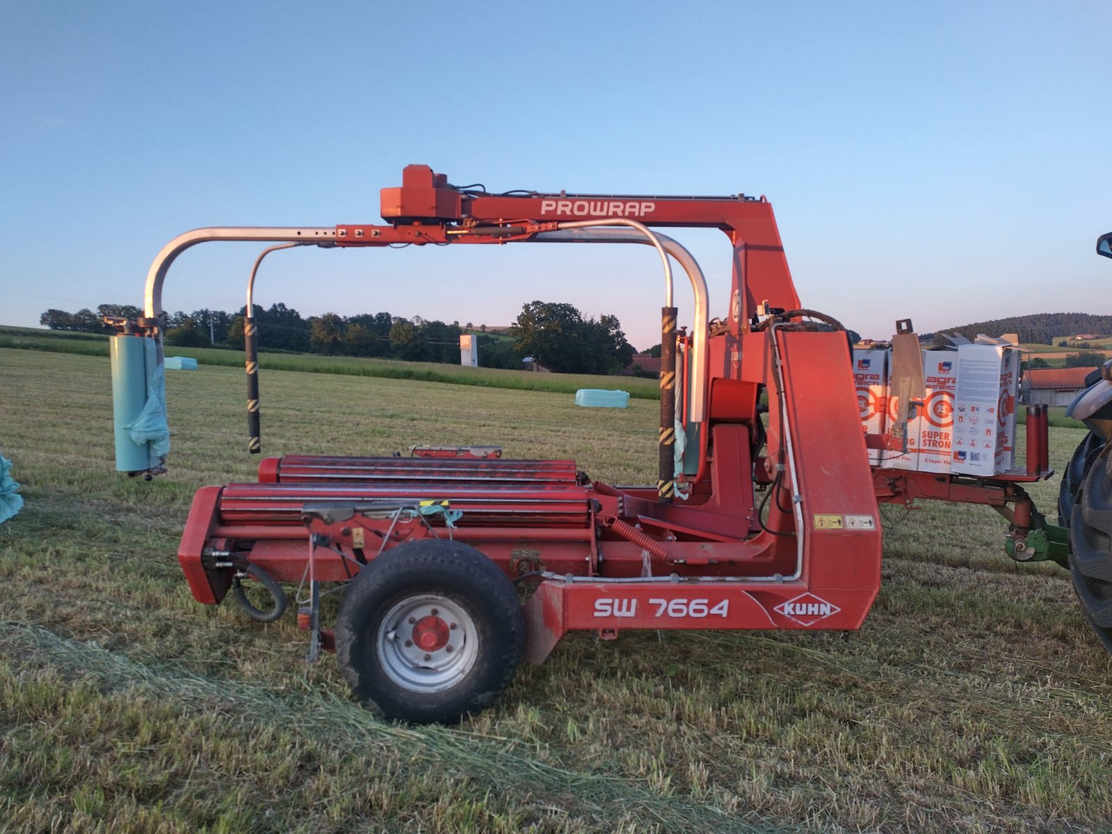 Ballenwickler van het type Kuhn SW 7664 VGLW, Gebrauchtmaschine in Eschlkam (Foto 1)