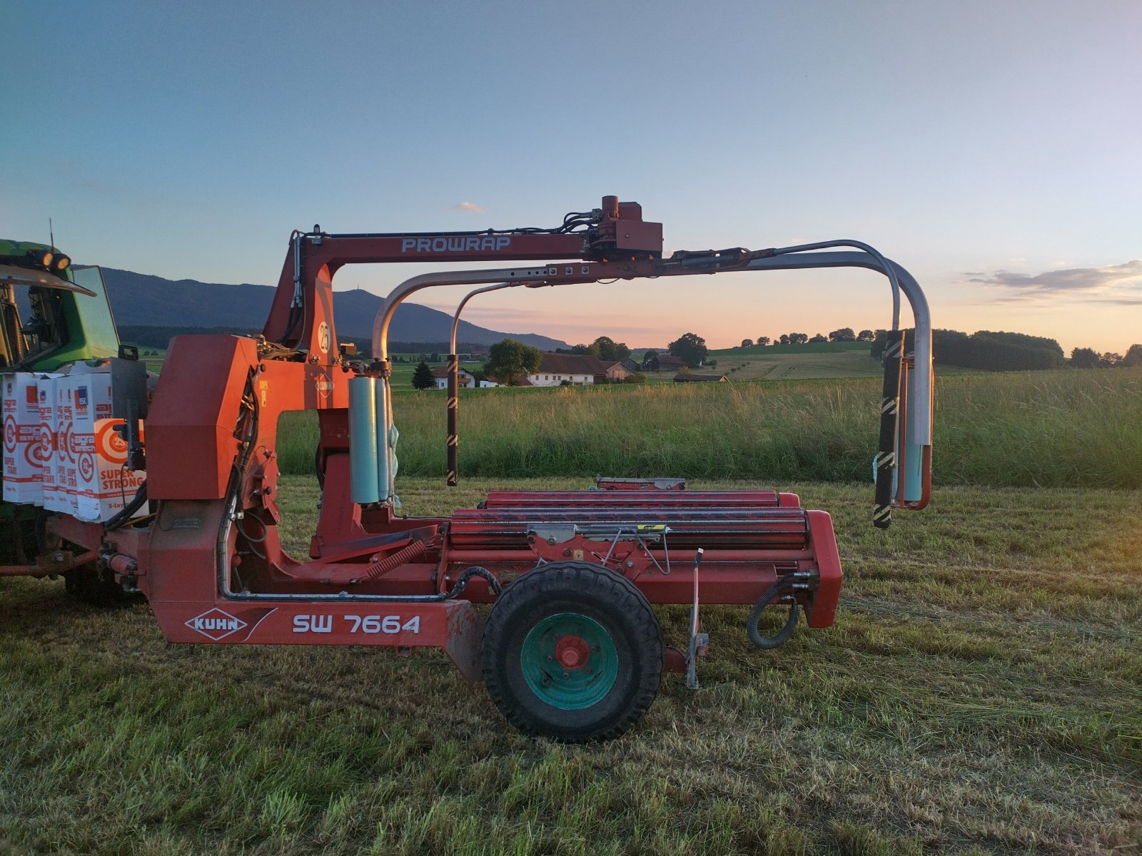 Ballenwickler del tipo Kuhn SW 7664 VGLW, Gebrauchtmaschine In Eschlkam (Immagine 3)