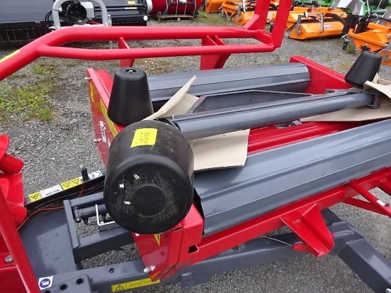 Ballenwickler del tipo Metal-Fach Z 577 Wickelgerät mit Ballenaufsteller, Vorführmaschine en Neureichenau (Imagen 26)