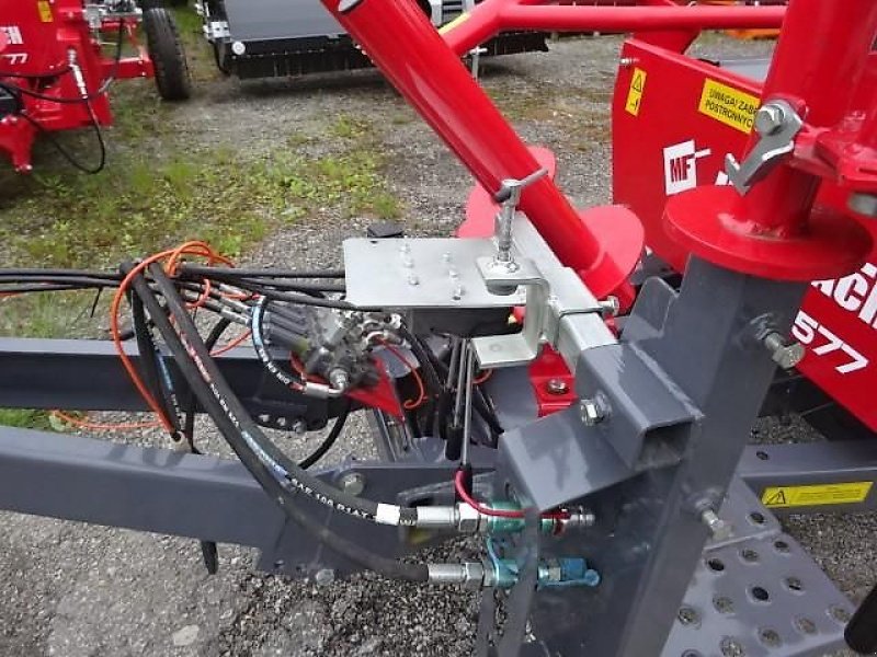 Ballenwickler del tipo Metal-Fach Z 577 Wickelgerät mit Ballenaufsteller, Vorführmaschine en Neureichenau (Imagen 24)