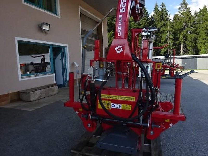 Ballenwickler van het type Metal-Fach Z- 629 SAT - EVO - Rundballenwieckelgerät, Neumaschine in Neureichenau (Foto 7)