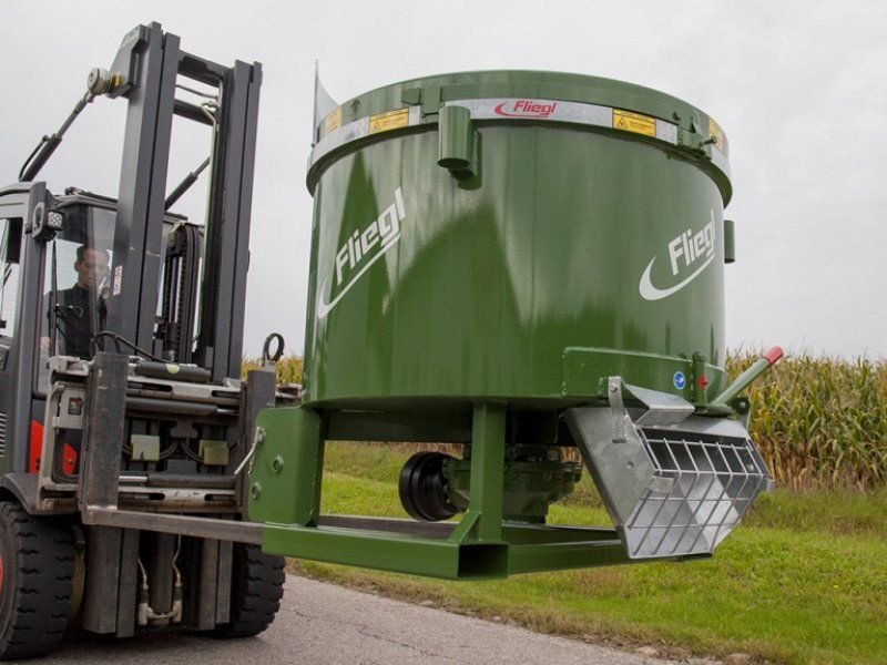 Betonmischer Türe ait Fliegl Garant 802 SS Mischmeister, Neumaschine içinde St. Marienkirchen (resim 3)