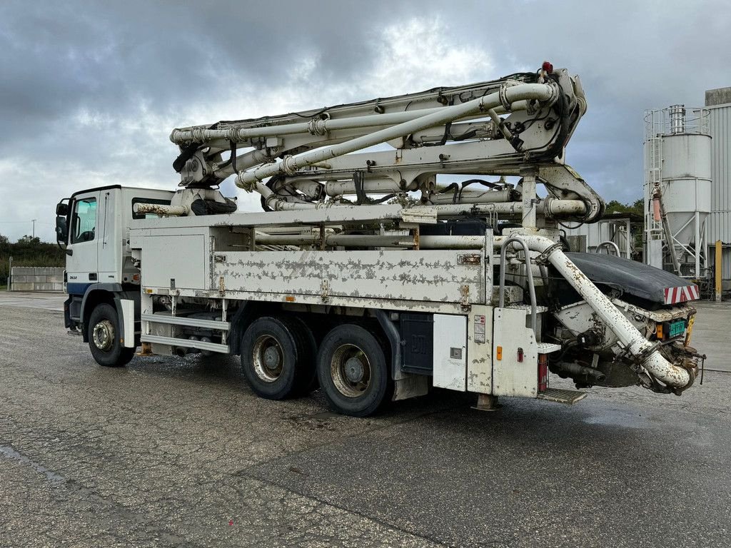 Betonpumpe du type Sonstige Mercedes Benz Actros 2632 6x4 with Putzmeister BSF 24-4 11 24m concrete pump, Gebrauchtmaschine en Velddriel (Photo 3)