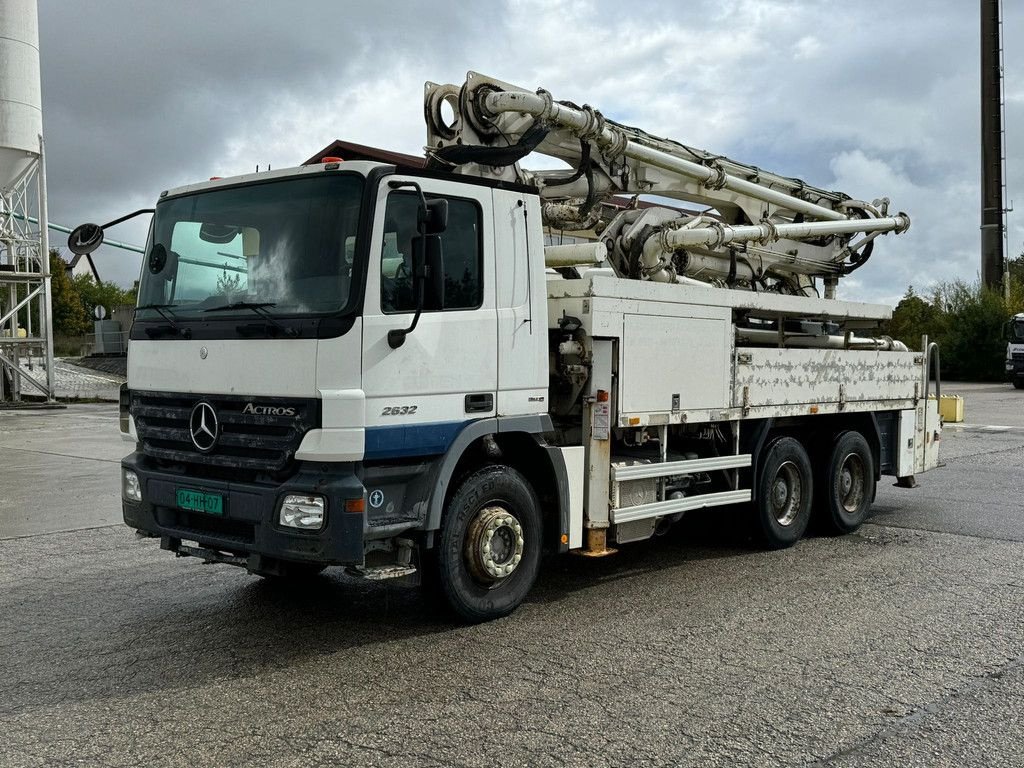 Betonpumpe du type Sonstige Mercedes Benz Actros 2632 6x4 with Putzmeister BSF 24-4 11 24m concrete pump, Gebrauchtmaschine en Velddriel (Photo 1)