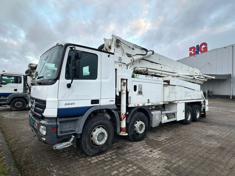 Betonpumpe of the type Sonstige Mercedes Benz Actros 3241 8x4/4 with Putzmeister BSF42-4 16 42m pump, Gebrauchtmaschine in Velddriel