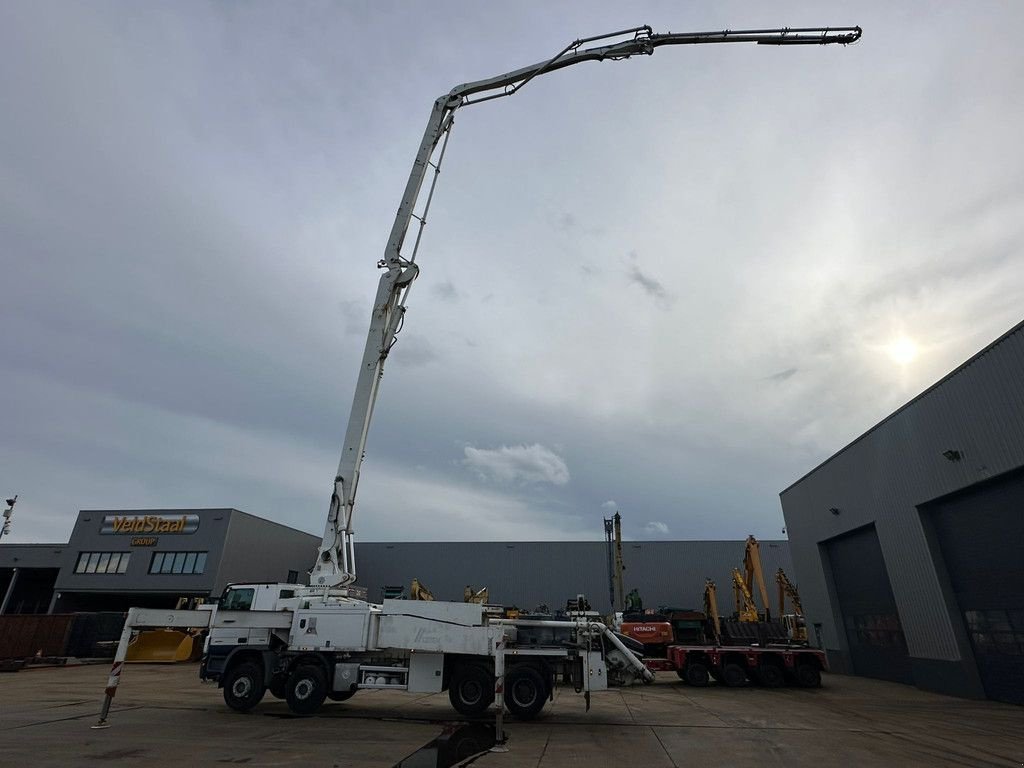 Betonpumpe of the type Sonstige Mercedes Benz Actros 3241 8x4/4 with Putzmeister BSF42-4 16 42m pump, Gebrauchtmaschine in Velddriel (Picture 9)