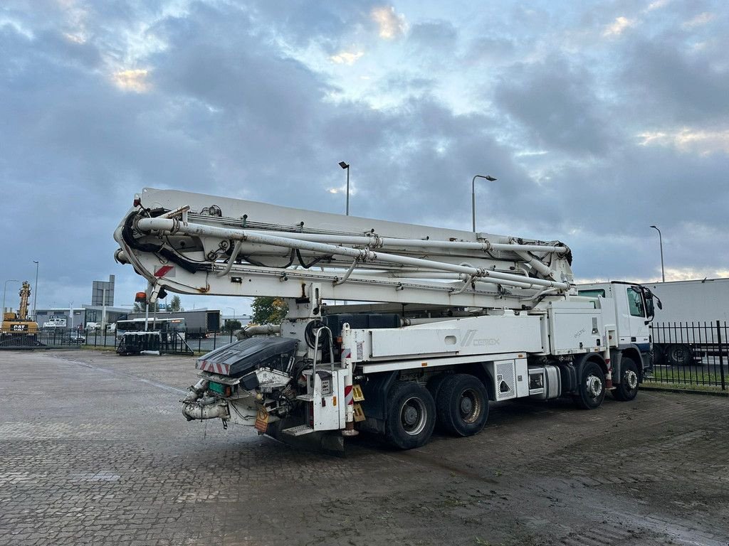 Betonpumpe van het type Sonstige Mercedes Benz Actros 3241 8x4/4 with Putzmeister BSF42-4 16 42m pump, Gebrauchtmaschine in Velddriel (Foto 4)