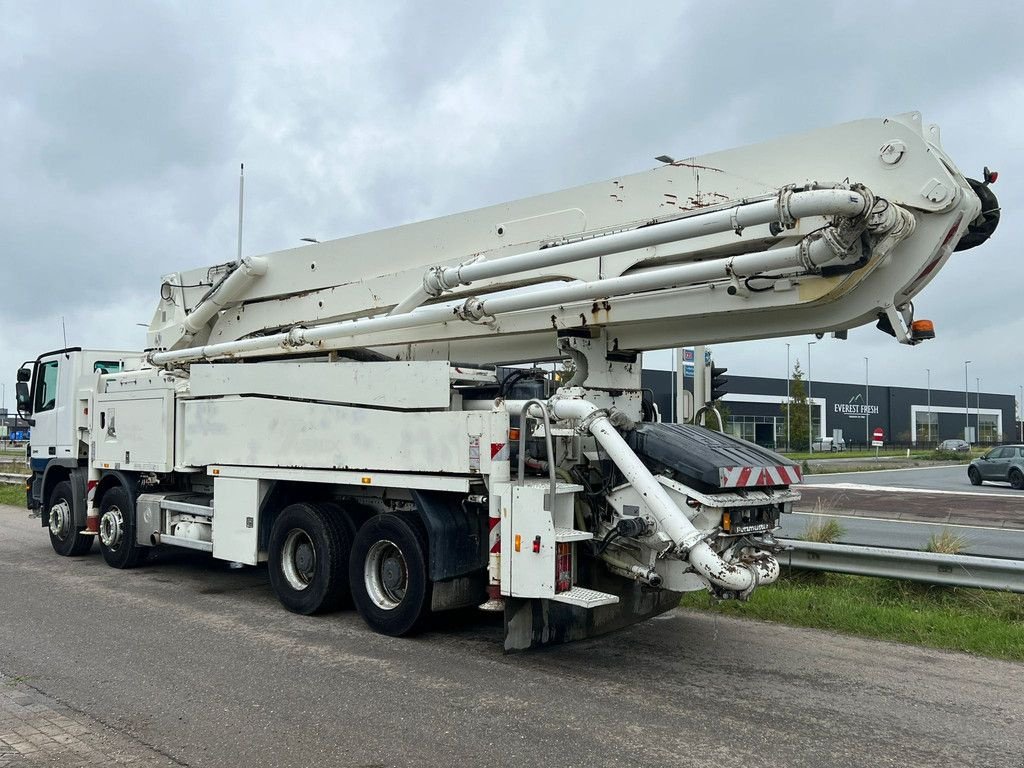 Betonpumpe du type Sonstige Mercedes Benz Actros 3241 8x4/4 with Putzmeister BSF42-4 16 42m pump, Gebrauchtmaschine en Velddriel (Photo 3)