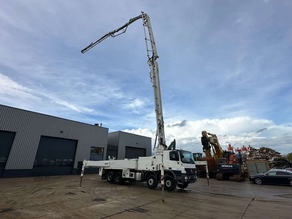 Betonpumpe van het type Sonstige Mercedes Benz Actros 3241 8x4/4 with Putzmeister BSF42-4 16 42m pump, Gebrauchtmaschine in Velddriel (Foto 11)