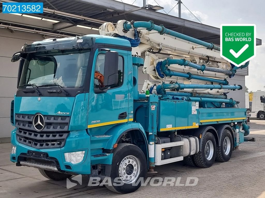 Betonpumpe van het type Sonstige Mercedes Benz Arocs 2836 6X4 Manual 33mtr Pump Sermac 5Z33 SC150 Euro 6, Gebrauchtmaschine in Veghel (Foto 1)