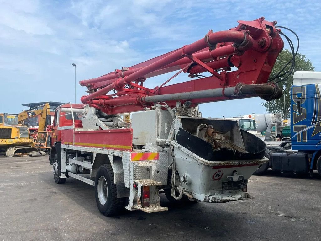 Betonpumpe du type Sonstige Mercedes Benz SK 1922 Concrete Pump Putzmeister 24 Meters + Joystick Remotre 8, Gebrauchtmaschine en 'S-Hertogenbosch (Photo 3)