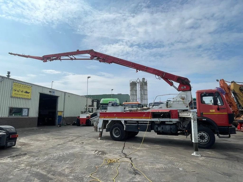 Betonpumpe типа Sonstige Mercedes Benz SK 1922 Concrete Pump Putzmeister 24 Meters + Joystick Remotre 8, Gebrauchtmaschine в 'S-Hertogenbosch (Фотография 9)