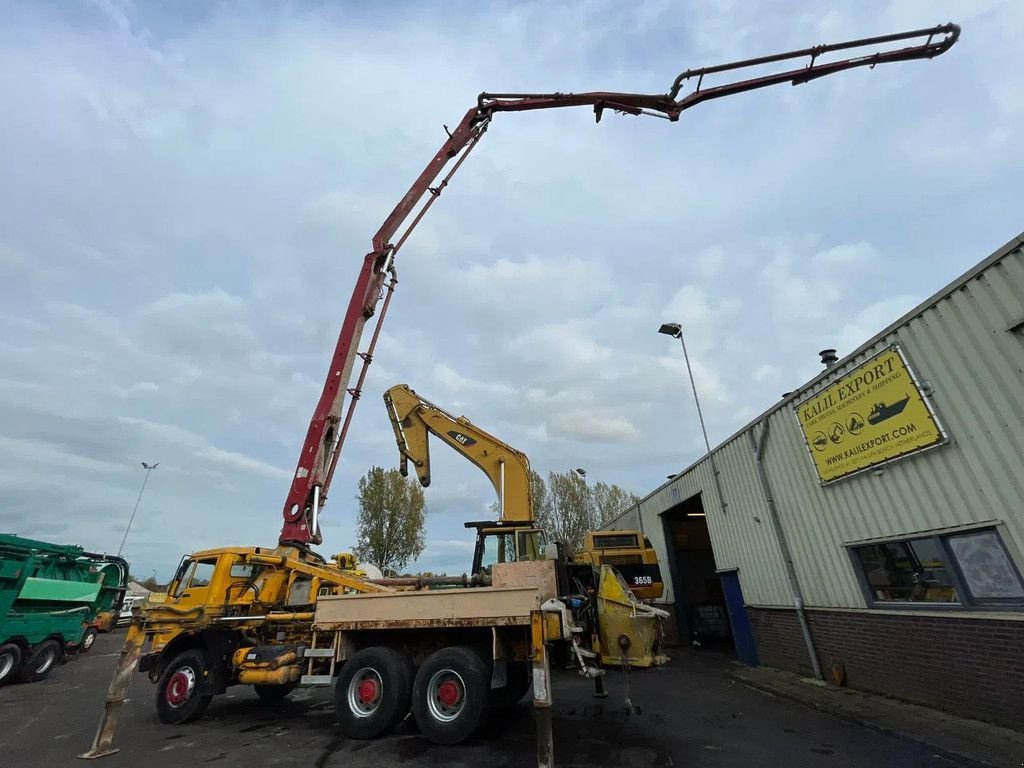 Betonpumpe van het type Sonstige Mercedes Benz SK 2225 Putzmeister 32 Meter Concrete Pump 6x4 V8 Perfect Condit, Gebrauchtmaschine in 'S-Hertogenbosch (Foto 4)