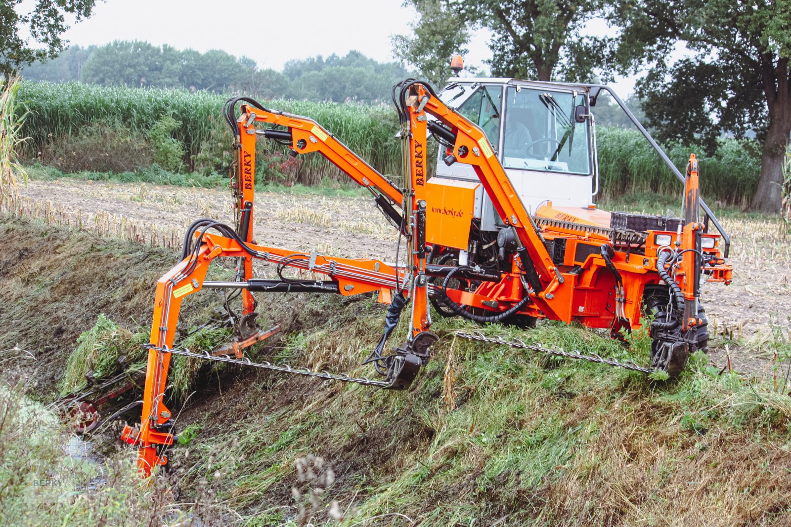 Böschungsmähgerät du type Berky selbstfahrender Böschungsmäher 2200, Neumaschine en Haren (Photo 4)