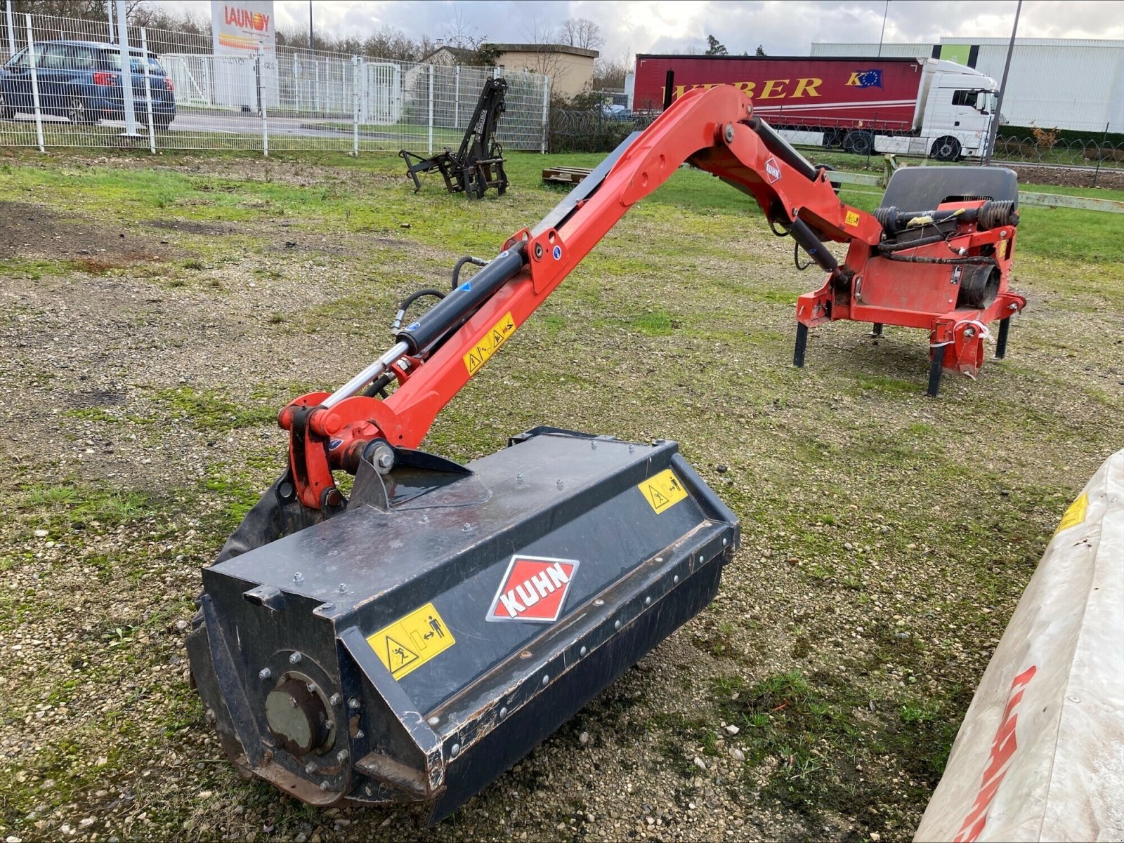 Böschungsmähgerät tip Kuhn EPAREUSE E4745 M, Gebrauchtmaschine in CHEMINOT (Poză 1)