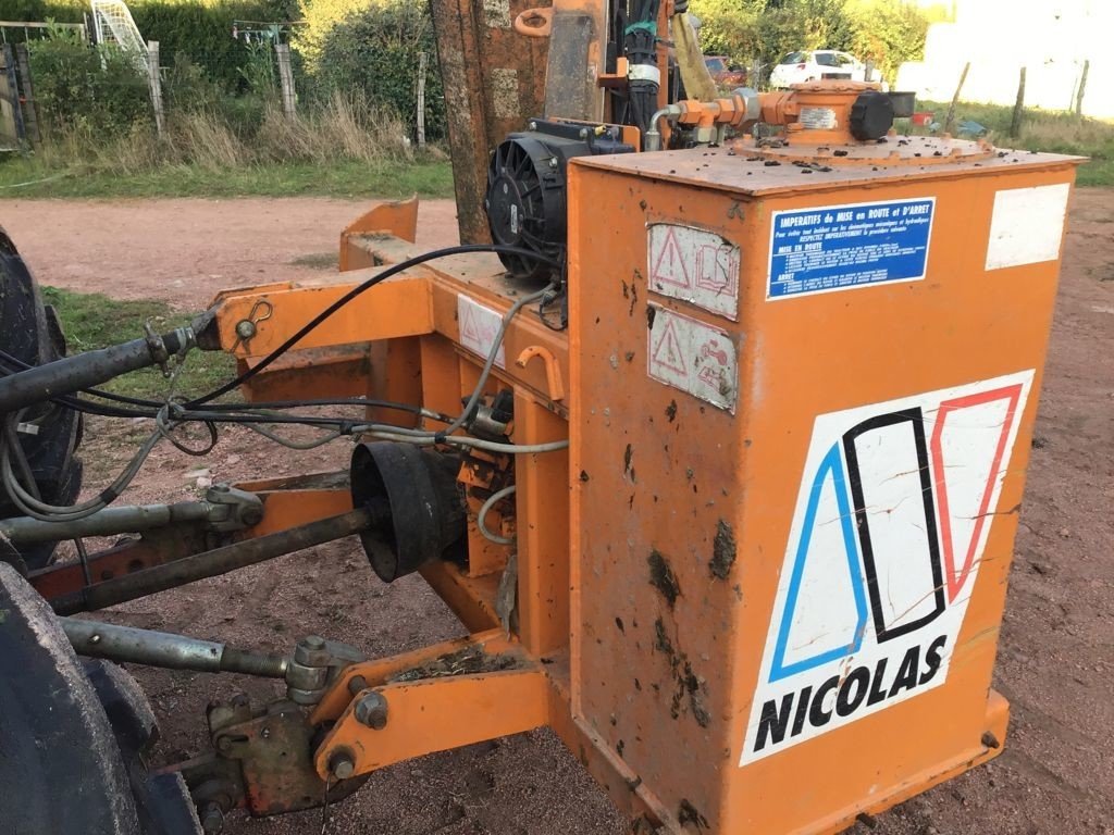 Böschungsmähgerät van het type Nicolas DEBROUSSAILLEUSE, Gebrauchtmaschine in VAROIS & CHAIGNOT (Foto 4)