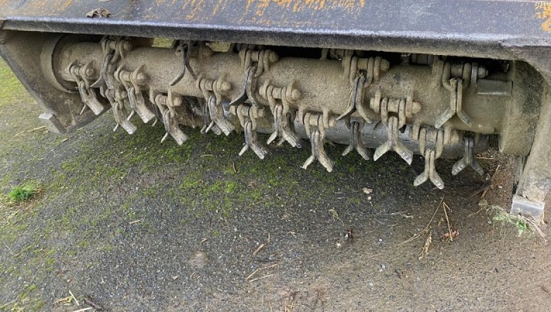 Böschungsmähgerät van het type Sonstige DEBROUSSAILLEUSE, Gebrauchtmaschine in LE PONT CHRETIEN (Foto 8)