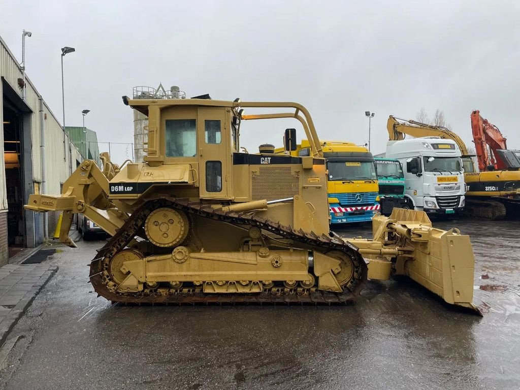 Bulldozer des Typs Caterpillar D6M LGP Dozer With Ripper Good Condition 2 Units In Stock, Gebrauchtmaschine in 'S-Hertogenbosch (Bild 7)