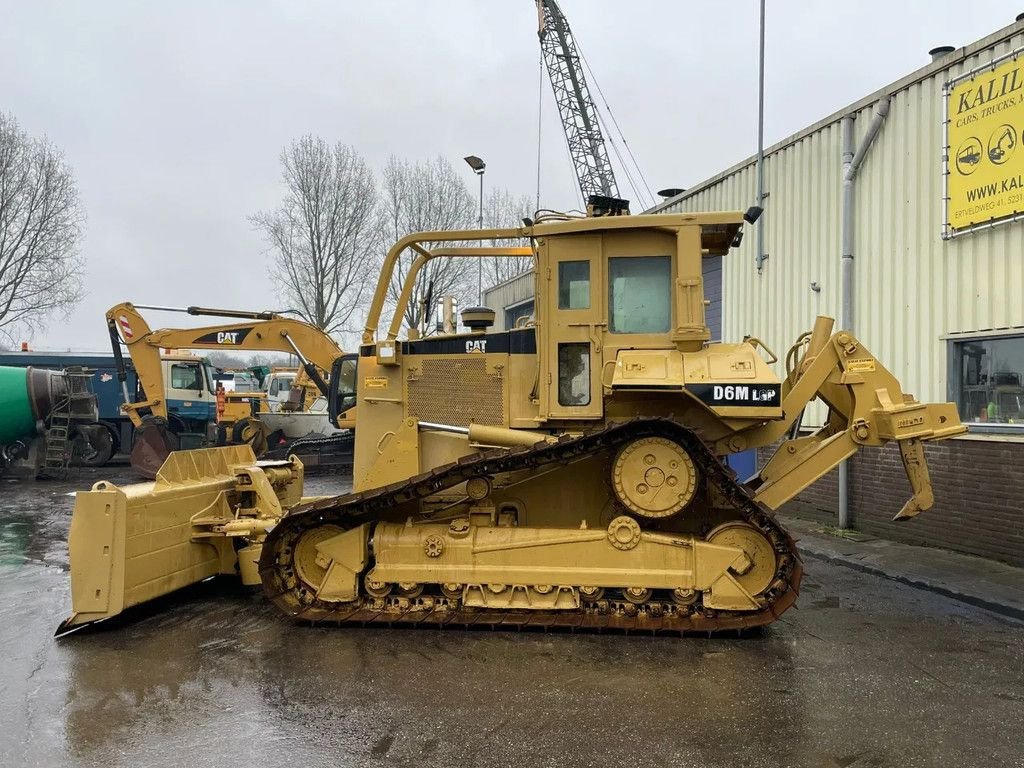 Bulldozer des Typs Caterpillar D6M LGP Dozer With Ripper Good Condition 2 Units In Stock, Gebrauchtmaschine in 'S-Hertogenbosch (Bild 3)