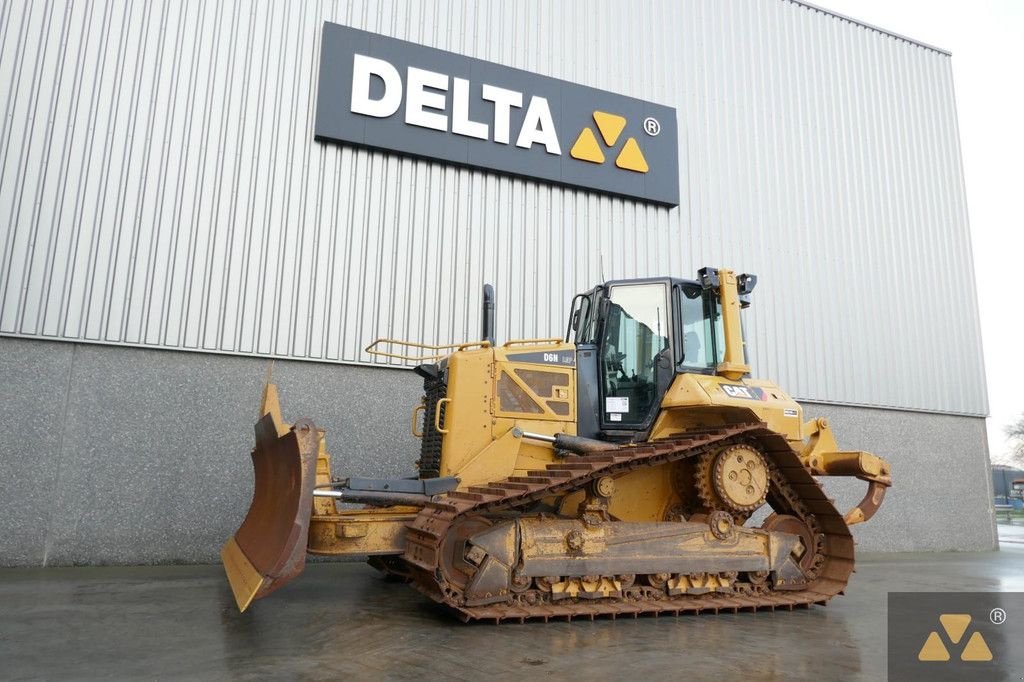 Bulldozer van het type Caterpillar D6N LGP, Gebrauchtmaschine in Zevenbergen (Foto 4)