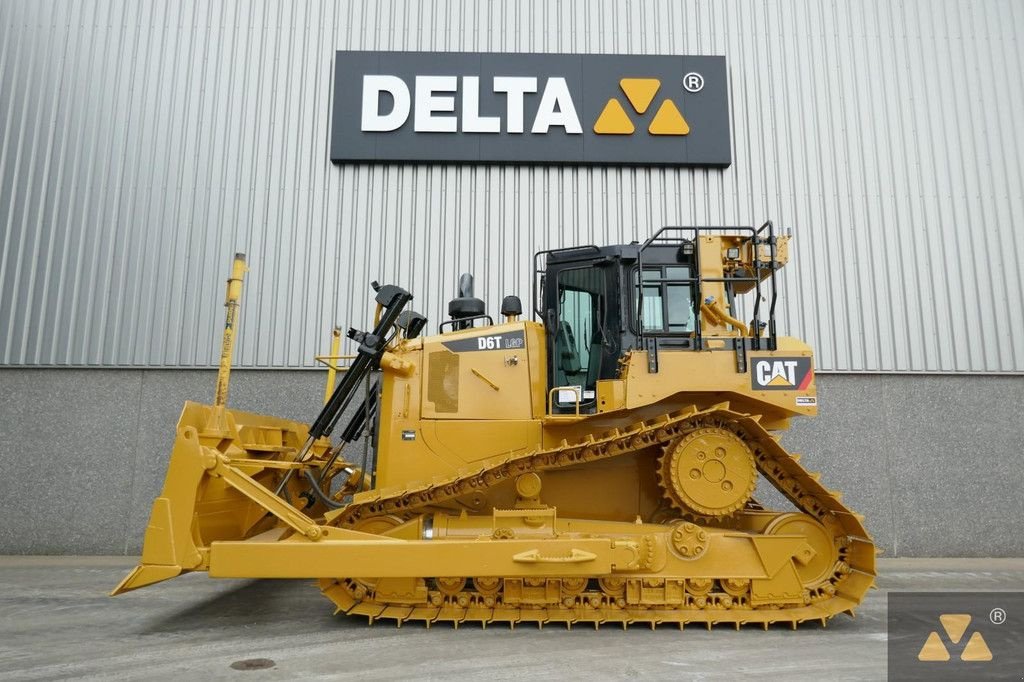 Bulldozer van het type Caterpillar D6T LGP, Gebrauchtmaschine in Zevenbergen (Foto 1)