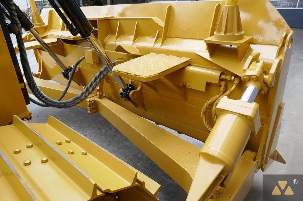 Bulldozer of the type Caterpillar D6T LGP, Gebrauchtmaschine in Zevenbergen (Picture 11)