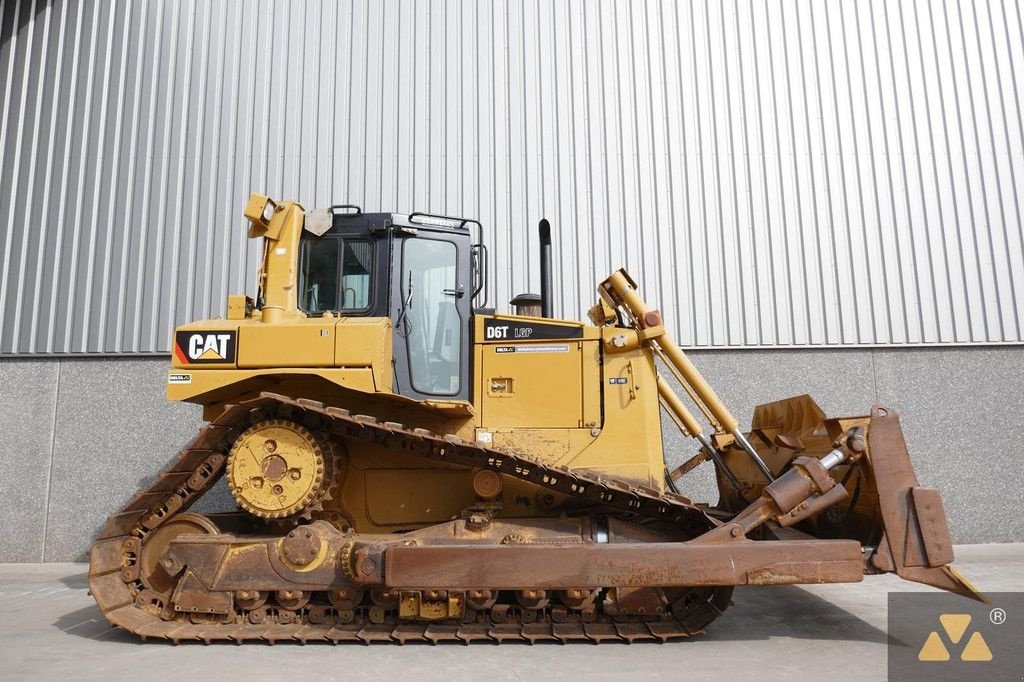 Bulldozer des Typs Caterpillar D6T LGP, Gebrauchtmaschine in Zevenbergen (Bild 2)