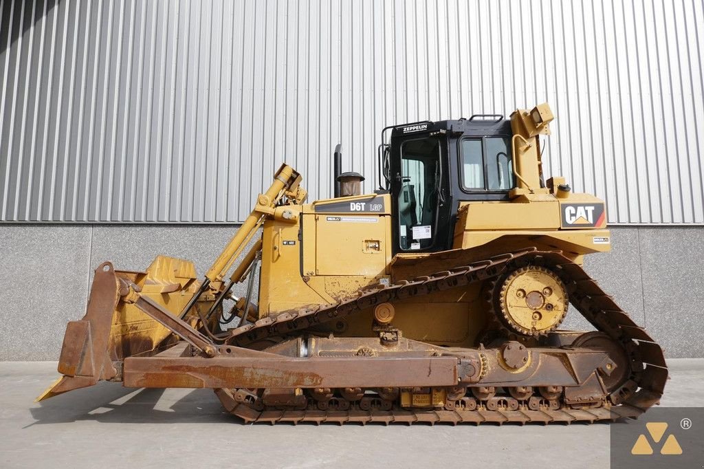 Bulldozer du type Caterpillar D6T LGP, Gebrauchtmaschine en Zevenbergen (Photo 1)