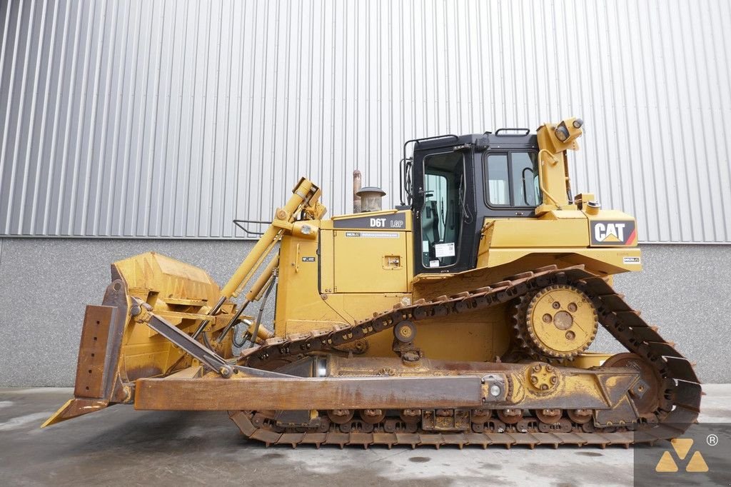 Bulldozer of the type Caterpillar D6T LGP, Gebrauchtmaschine in Zevenbergen (Picture 1)