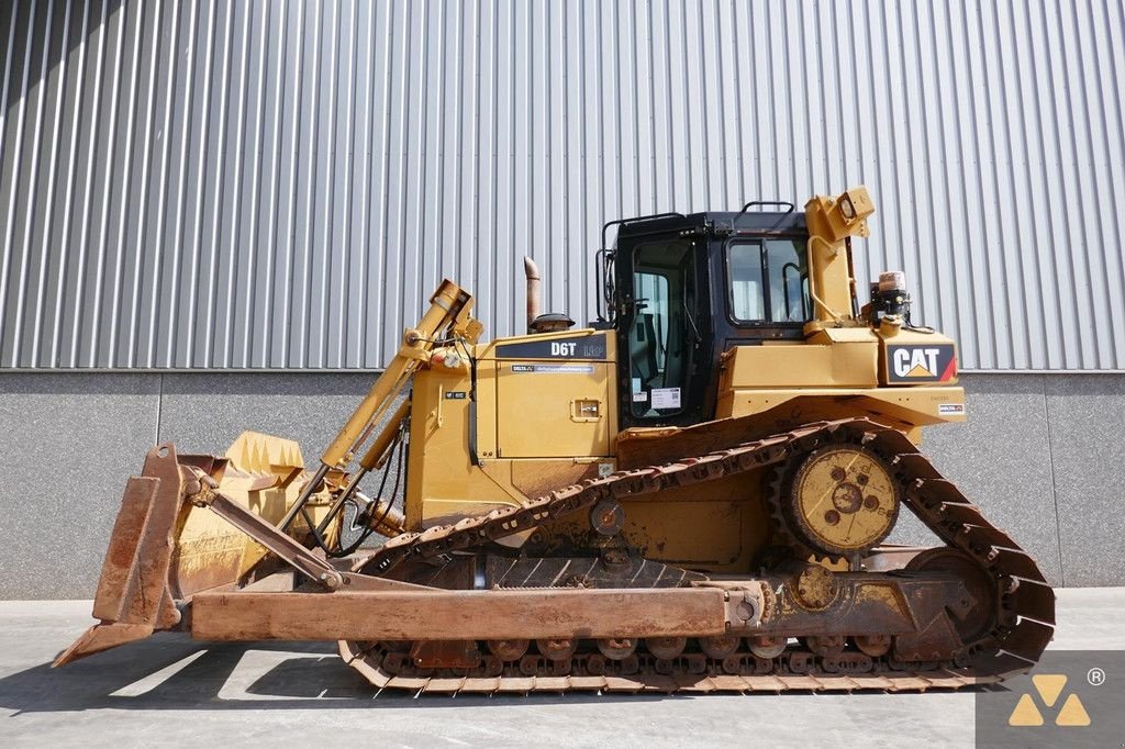 Bulldozer del tipo Caterpillar D6T LGP, Gebrauchtmaschine In Zevenbergen (Immagine 1)